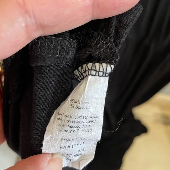 Kaileigh/ Women’s black skirt - Picture 6 of 6